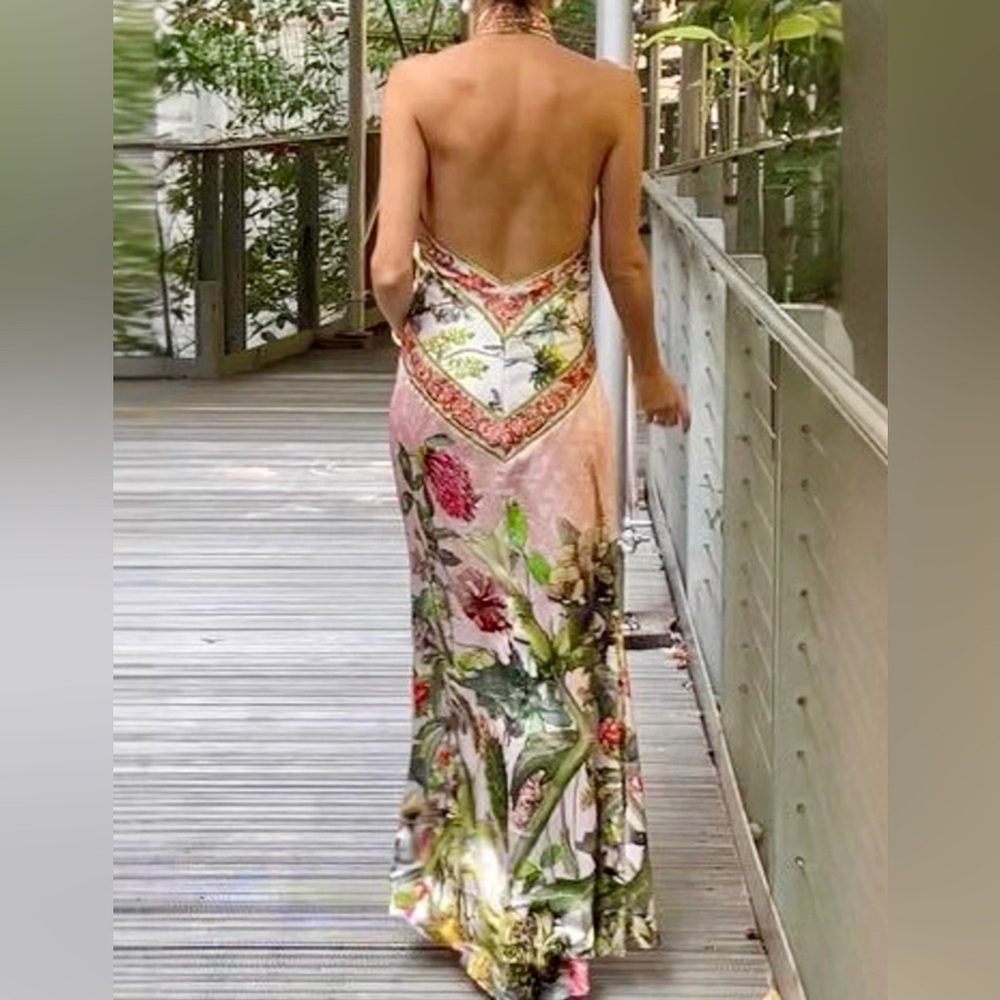 ❤️Hello Gorgeous! Printed Halter Neck Backless Maxi Dress - Picture 5 of 10